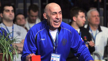 Самый эмоциальный тренер в мире. Магомеду Гусейнову — 70, Самый эмоциальный тренер в мире. Магомеду Гусейнову — 70